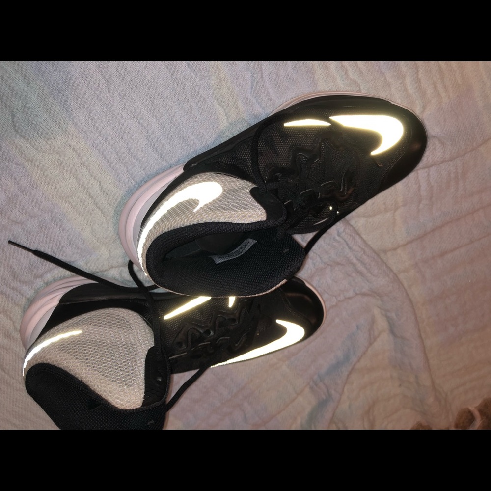 Basketball shoes
